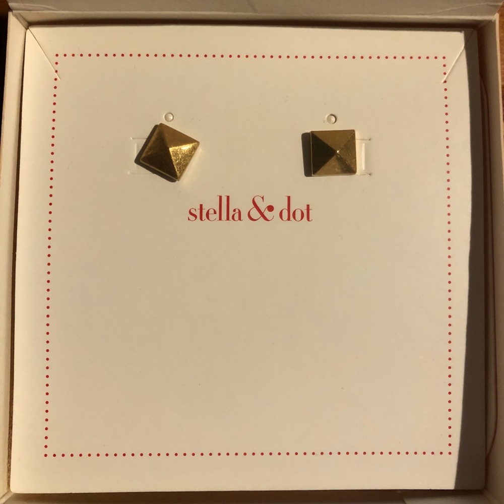 Stella & Dot Cleopatra Studs